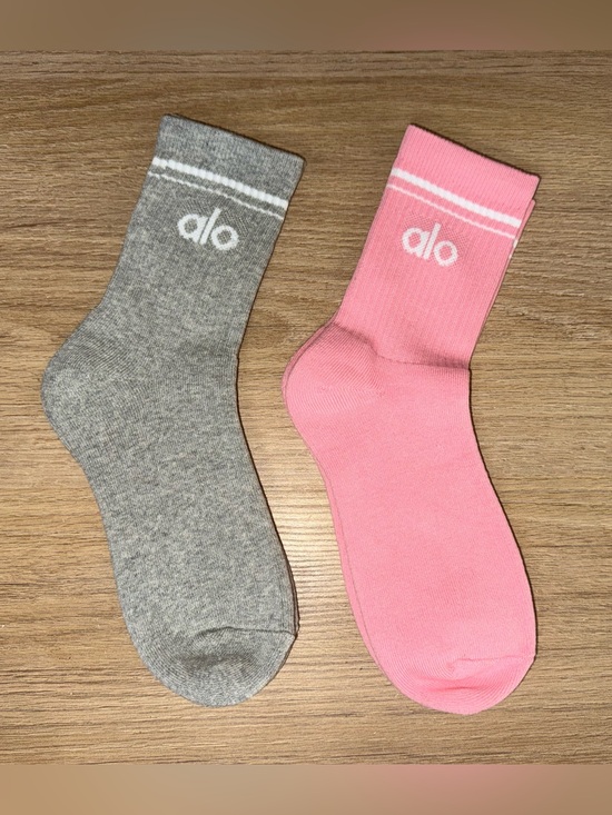 ALO Yoga Accessories - NEW ALO Crew Socks - Pink & Gray, 2-Pack. Size Large. (7-9).
